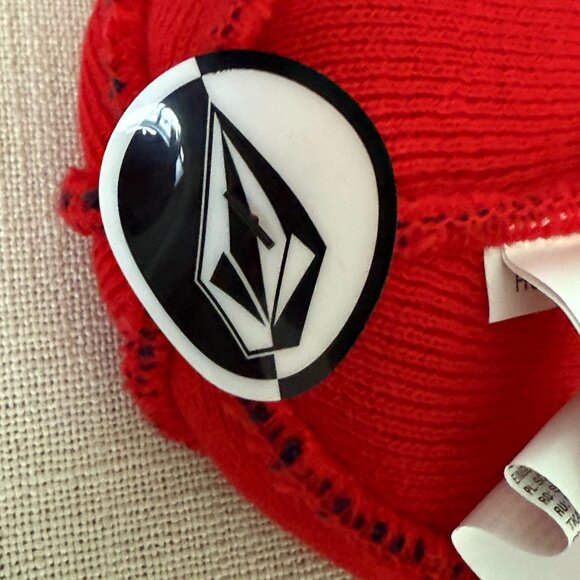 NWT VOLCOM logo USA roll over BEANIE hat with pom US snowboard new cap red blue - Picture 4 of 4